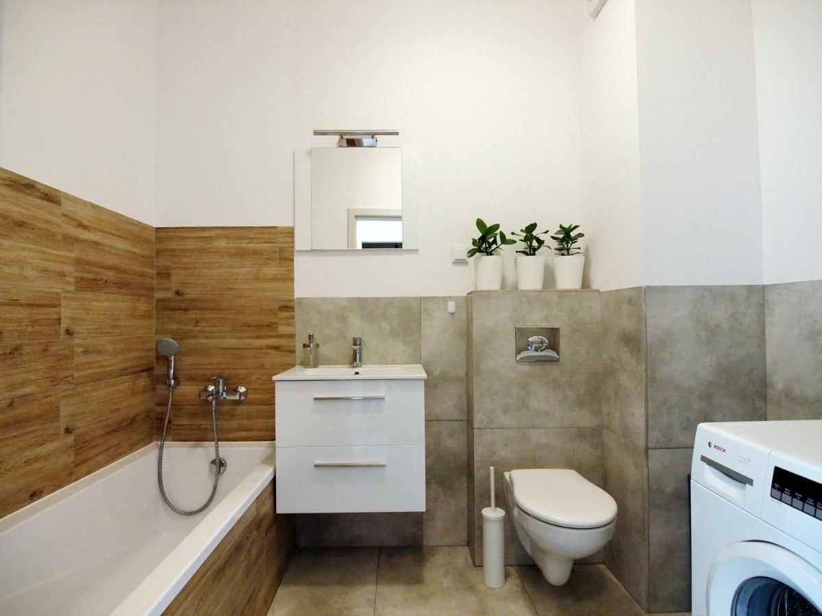 Airport Blue Apartment *